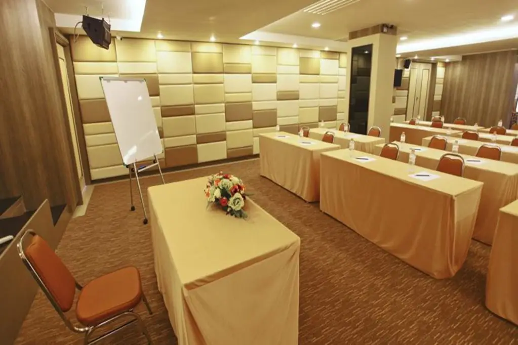 Бангкок: Leenova Hotel