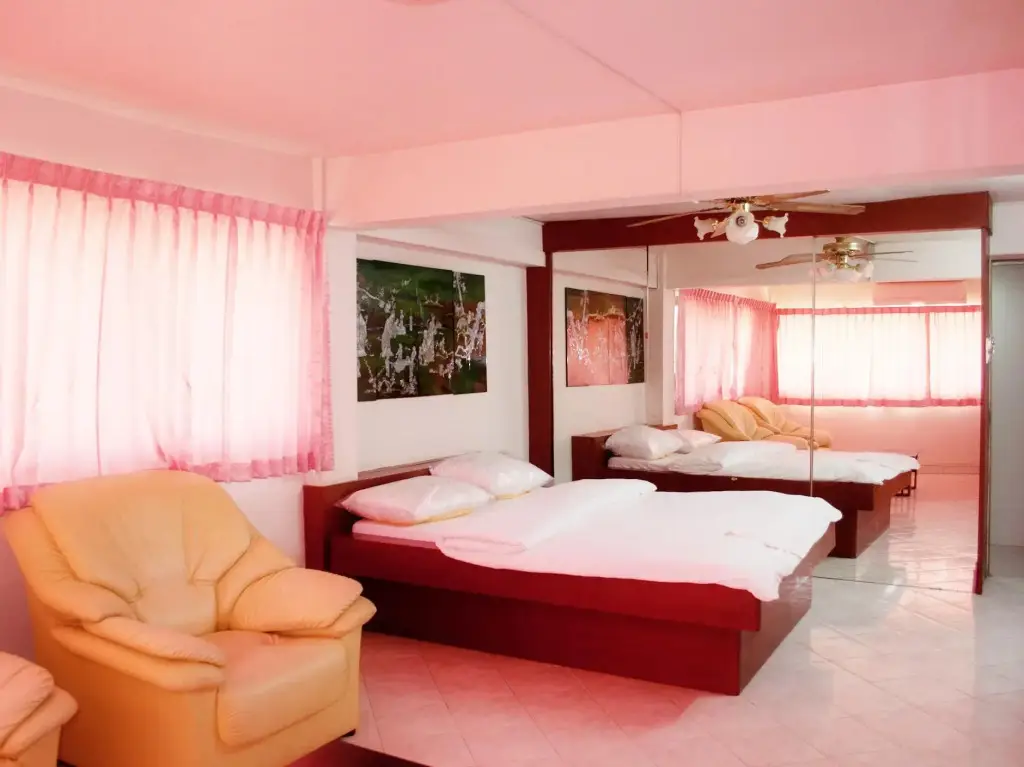 Паттайя: Hornet House Pattaya