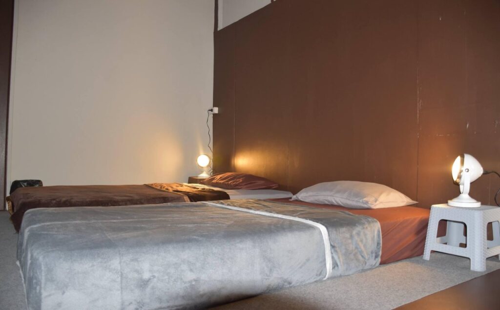 Бангкок: Empo Hostel at 30 Onnut