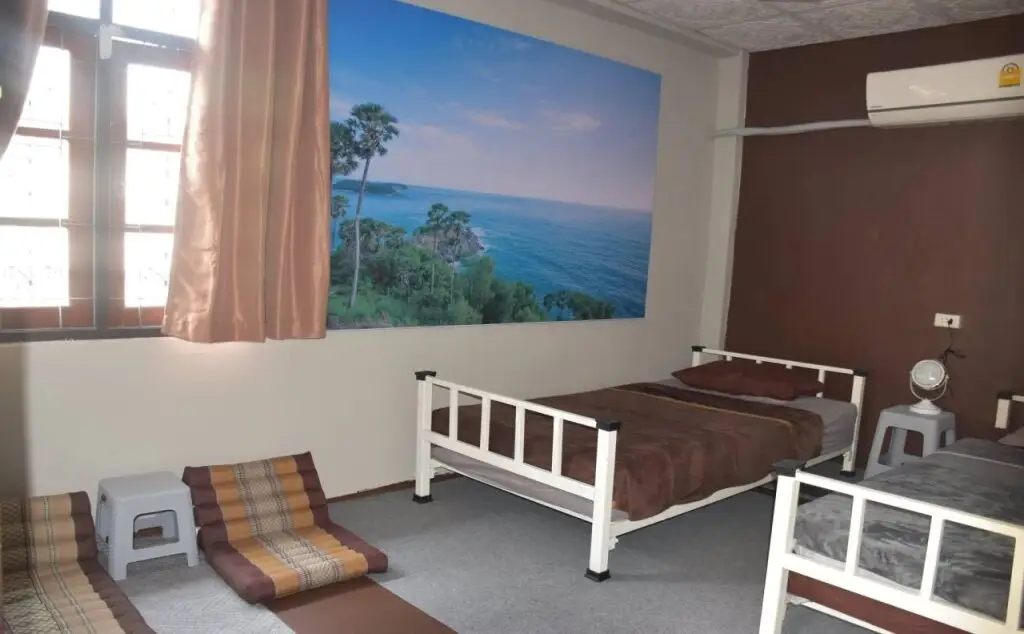 Бангкок: Empo Hostel at 30 Onnut