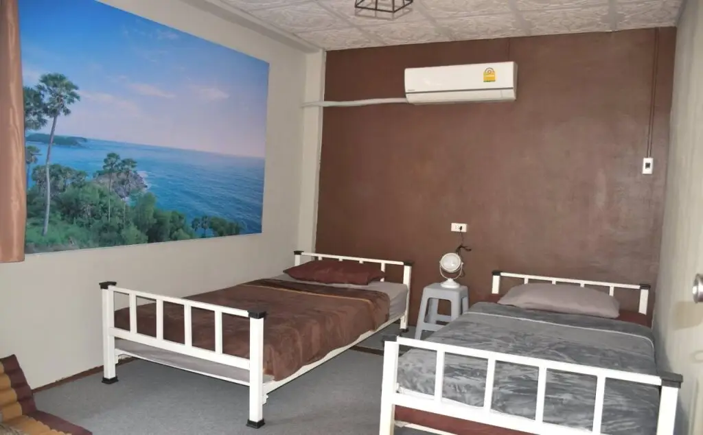 Бангкок: Empo Hostel at 30 Onnut