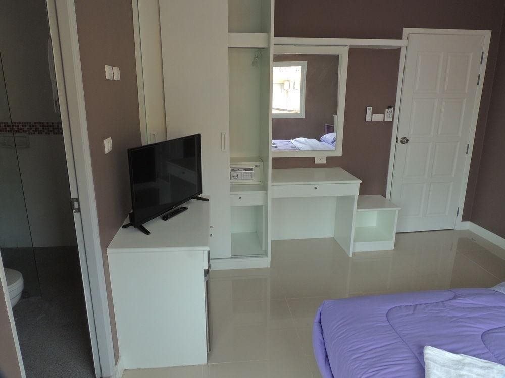 Кату: California Wings and Pizza Hotel