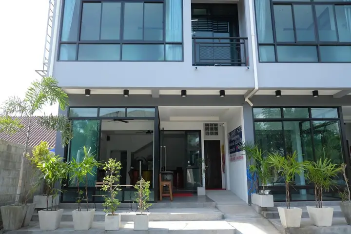 Кхлонг-Янг: The Smart Hostel