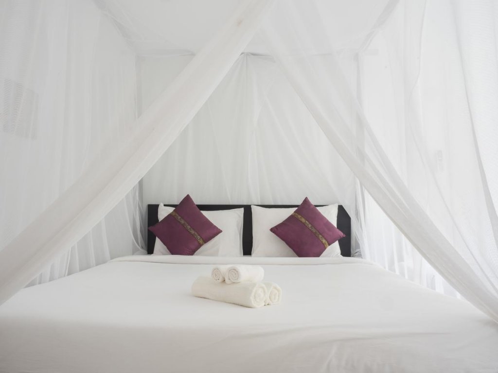Муанг: Baan Mai Beachfront Phuket Lone Island