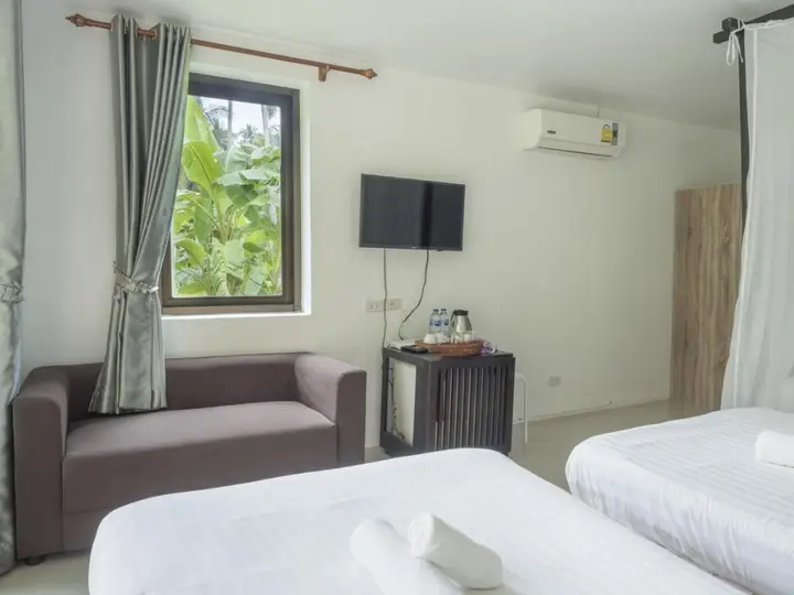 Муанг: Baan Mai Beachfront Phuket Lone Island