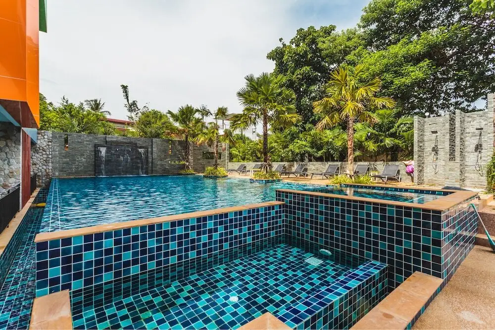 Муанг: Condo in Nai Harn in ReLife 15-123-210