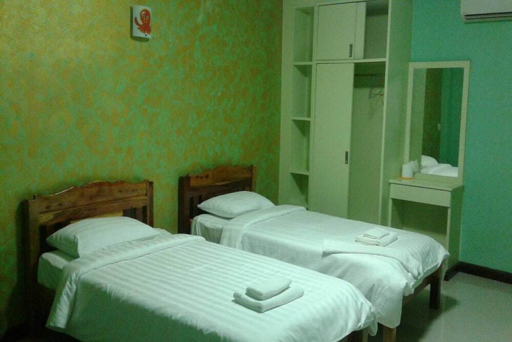 Сисакет: The Green Hotel