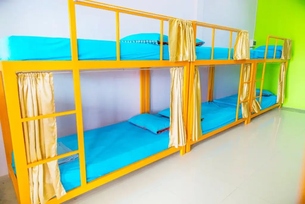 Чумпхон: Railway Hostel - Adults Only