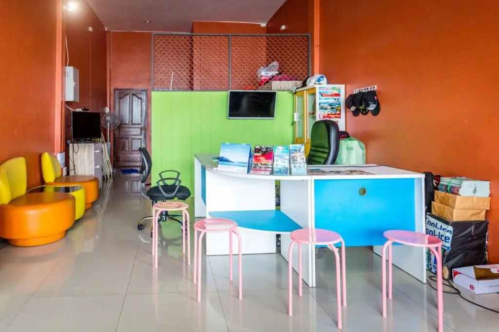 Чумпхон: Railway Hostel - Adults Only