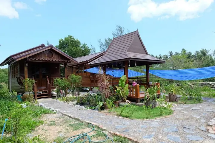 Ланта: Woodpoint T&B House