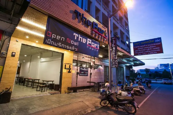 Сураттхани: The Port Hostel