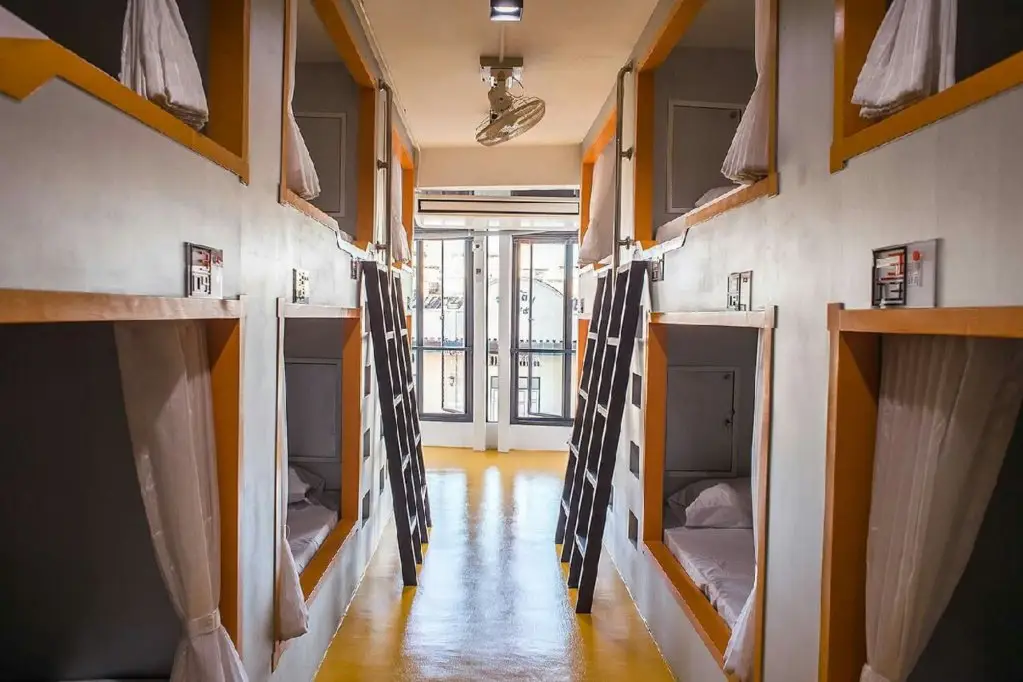 Сураттхани: The Port Hostel