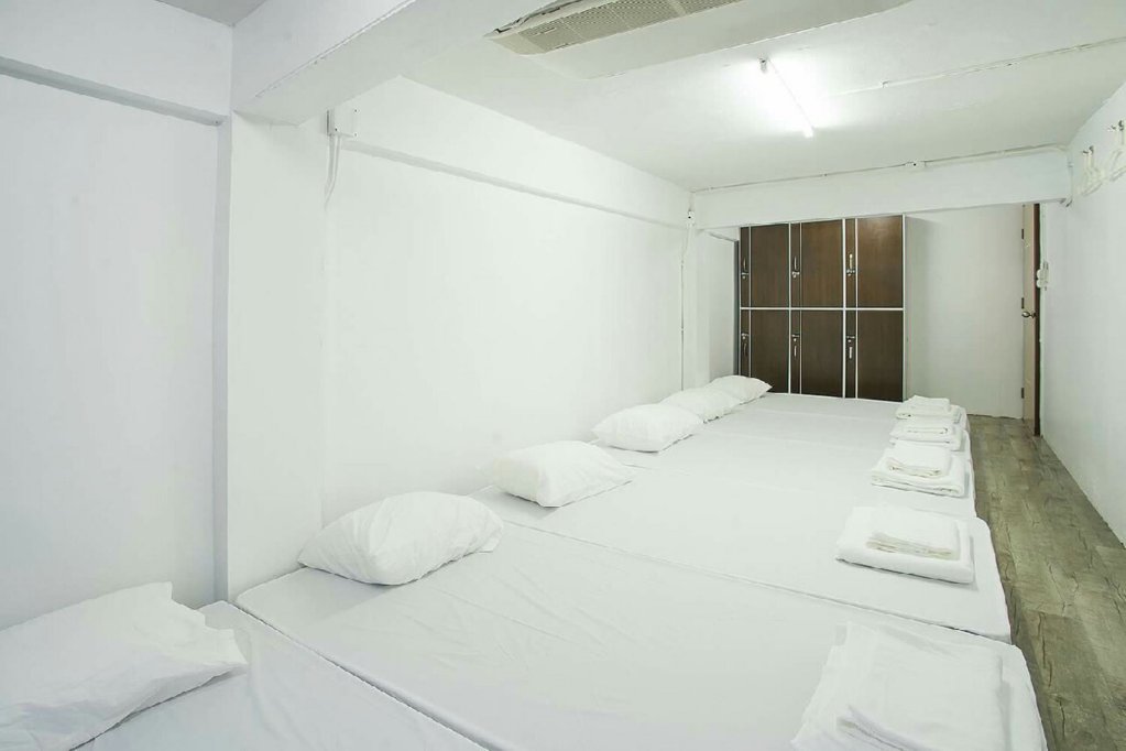 Сураттхани: The Port Hostel