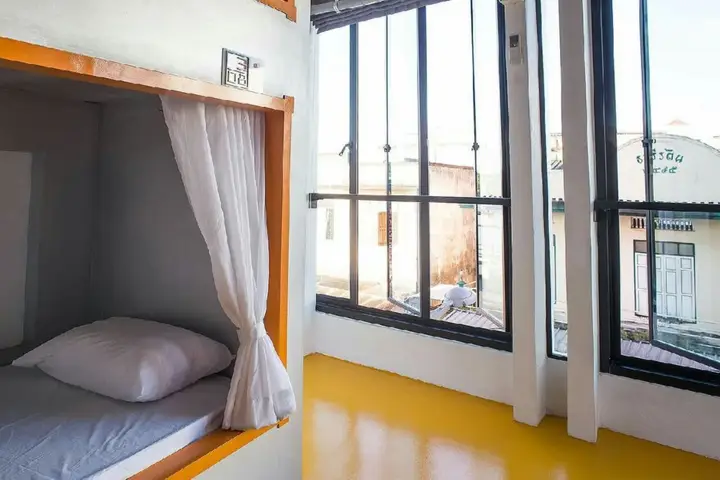 Сураттхани: The Port Hostel