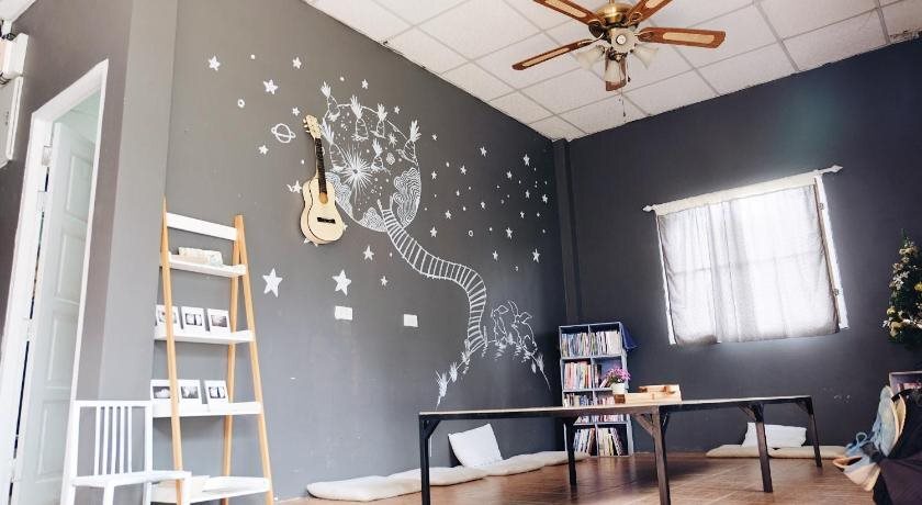 Carrot On The Moon Hostel — фото 1
