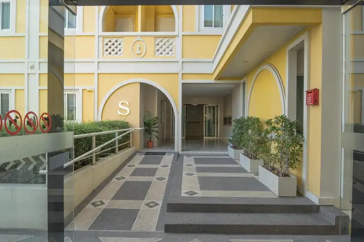 Кхлонг-Янг: Hotel B