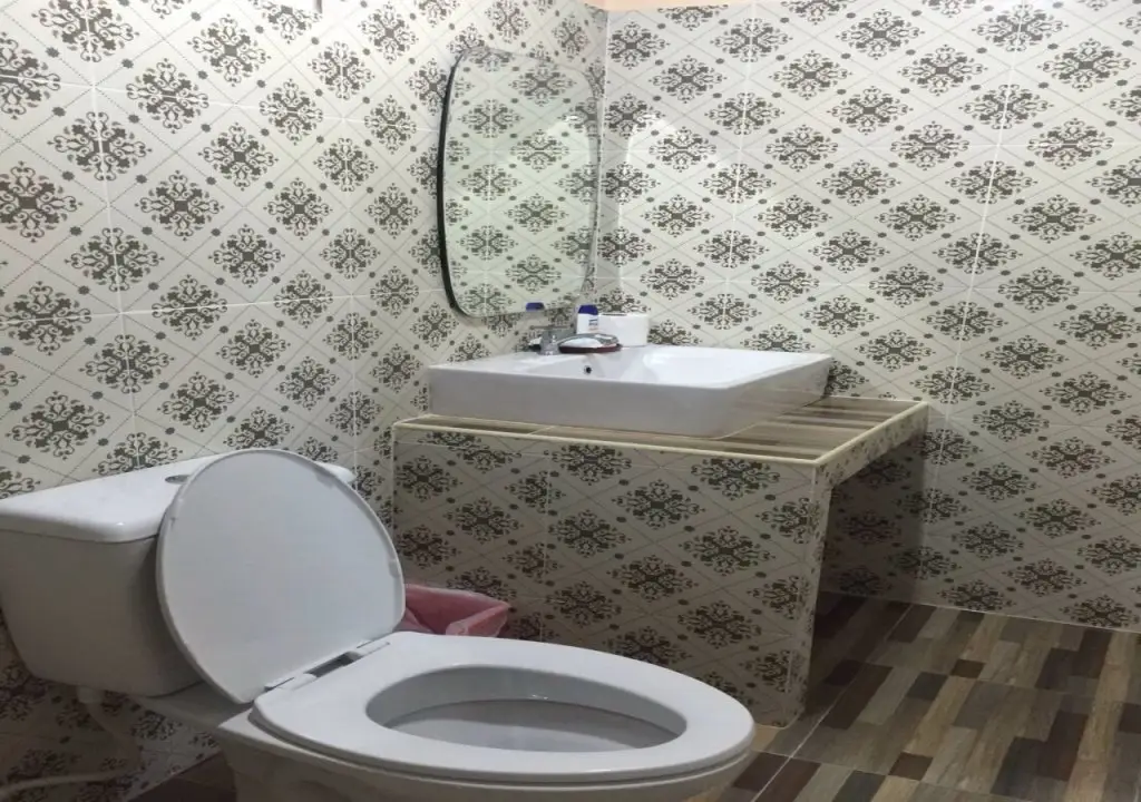 Пак-Чонг: Mid-Mountain Home