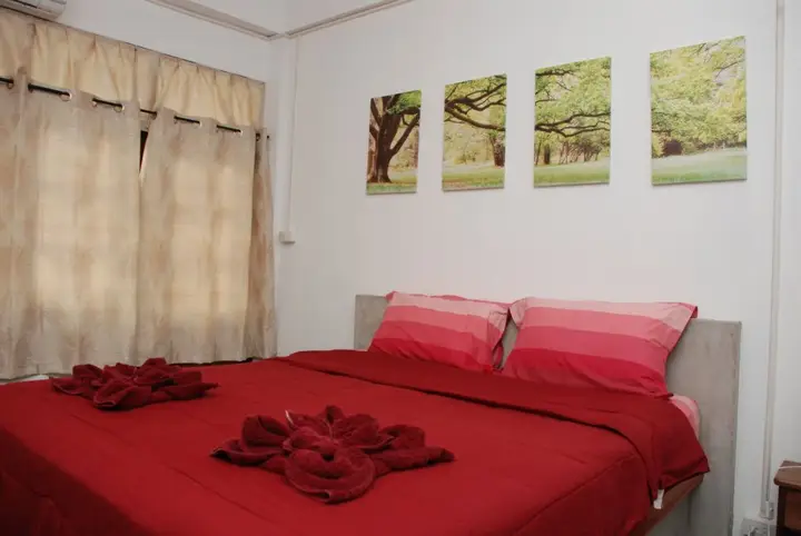 Чаам: Sea & Sand Guesthouse and Restaurant