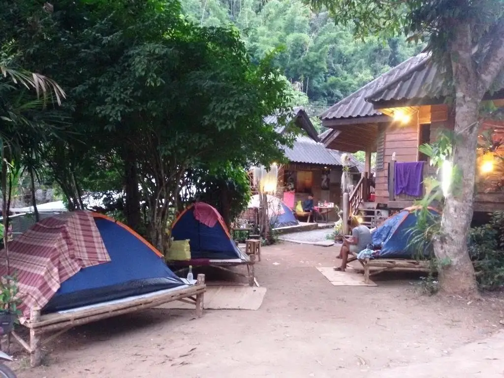 Мае-Он: 清迈湄康蓬胡安伯格哈格酒店(Maekampong Huean Bog Hug Chiangmai)