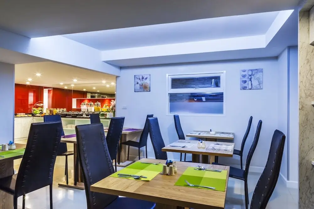 Бангкок: Solo Express Sukhumvit 81