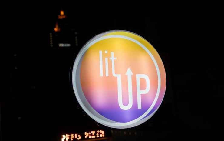 Бангкок: Lit Up Hostel & Gallery