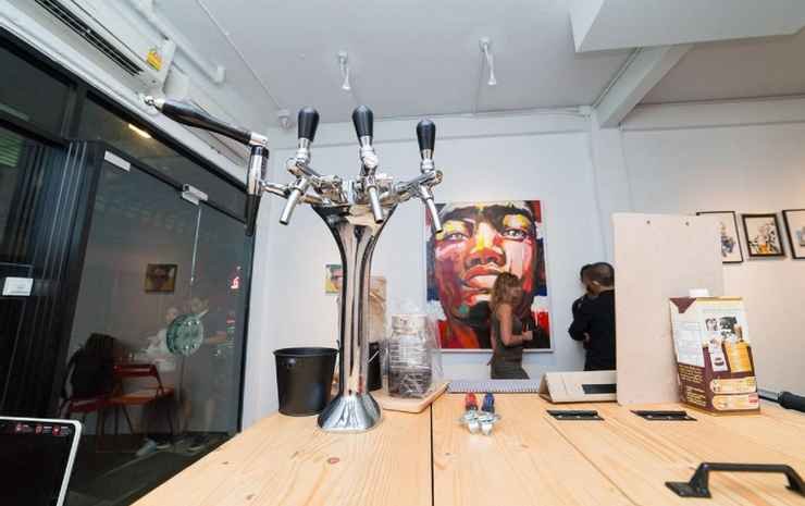 Бангкок: Lit Up Hostel & Gallery