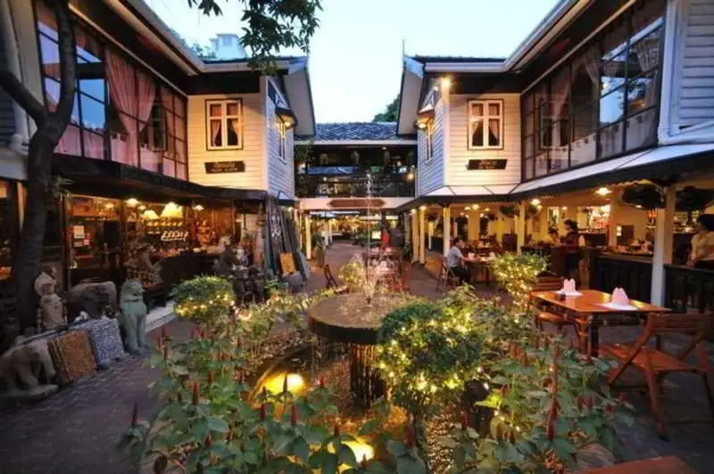 Бангкок: Silom Plaza