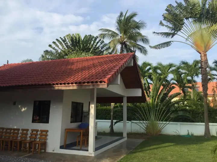 Сам-Рои-Йот: Lyndale Lodge
