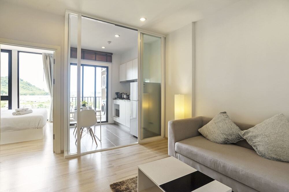 Муанг: Favstay - The Base Uptown Phuket