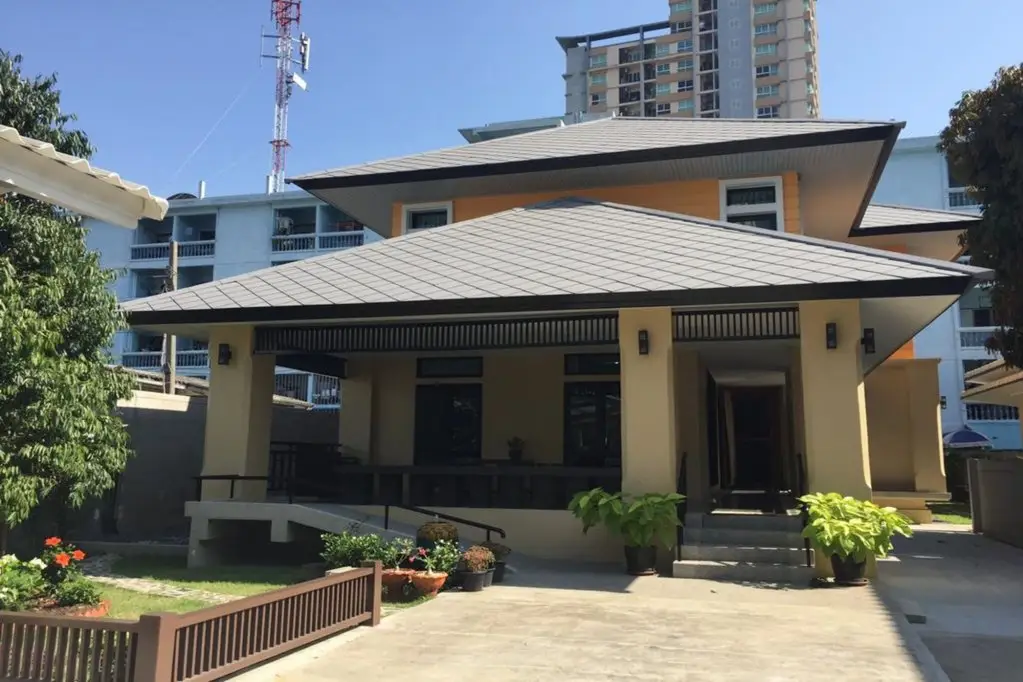 Бангкок: Sukhumvit 50 Garden Home