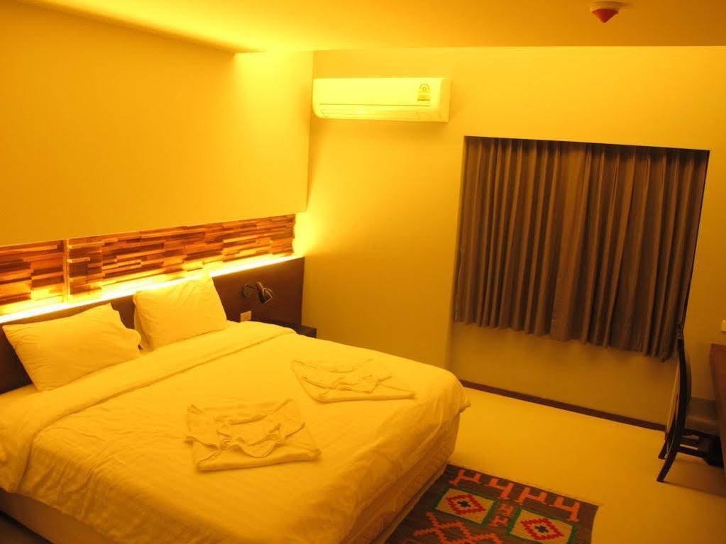 Бангкок: At One Inn Hualamphong