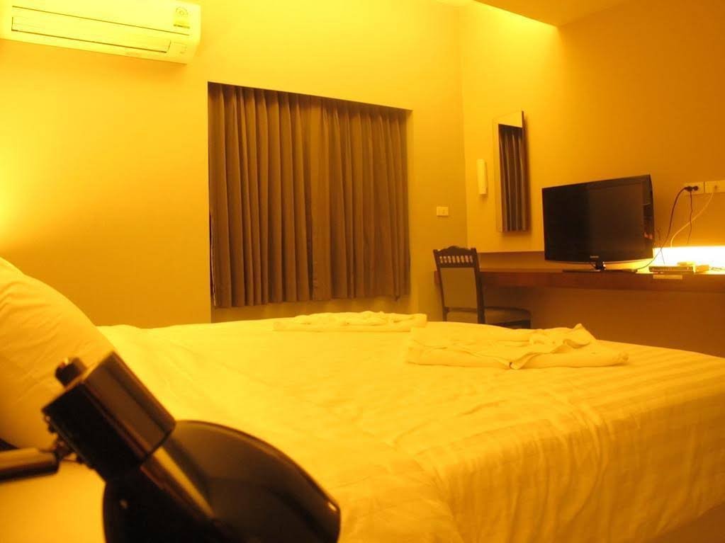 Бангкок: At One Inn Hualamphong
