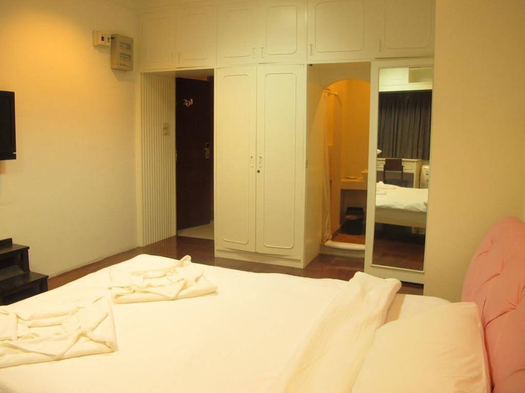 Бангкок: At One Inn Hualamphong