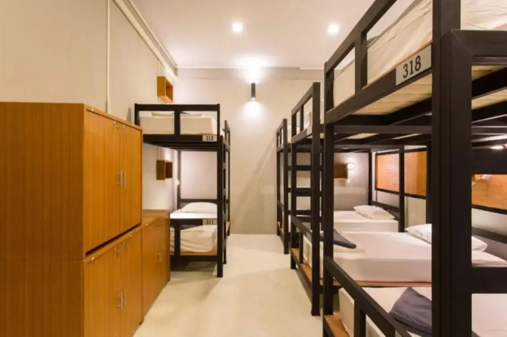 Краби: Holiday Station Hostel