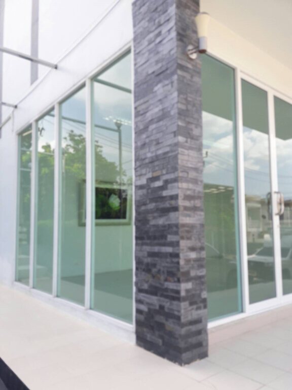 Тхаланг: The Stand By Phuket Airport
