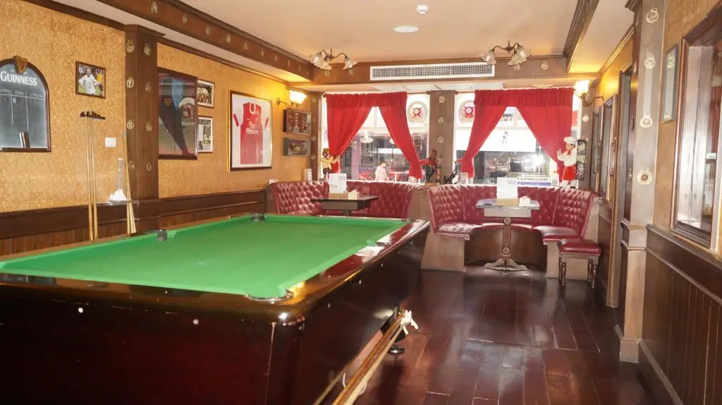 Паттайя: Queen Victoria Inn.