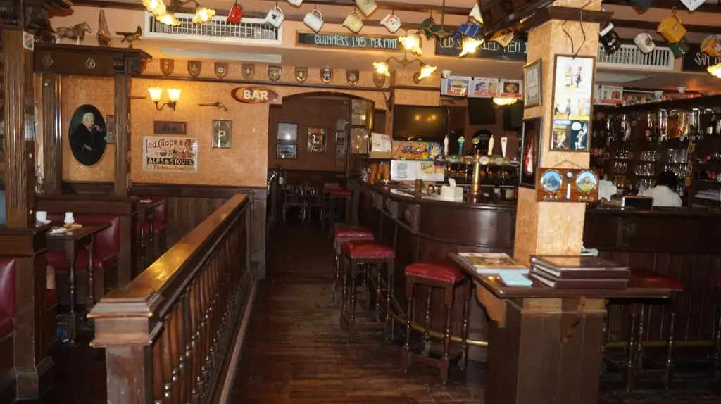 Паттайя: Queen Victoria Inn.