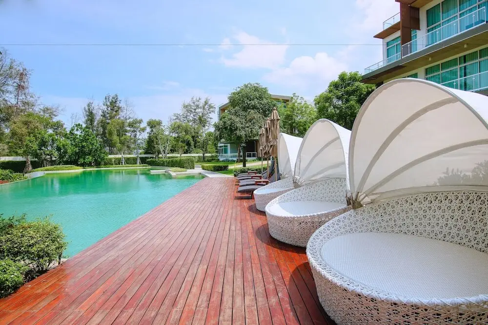 Хуахин: Hua Hin Luxury Beachfront Condo By Mon