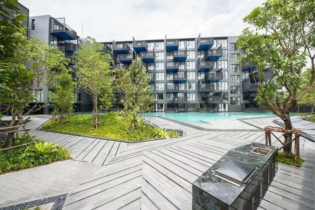Кату: Апартаменты The Deck Patong Condo