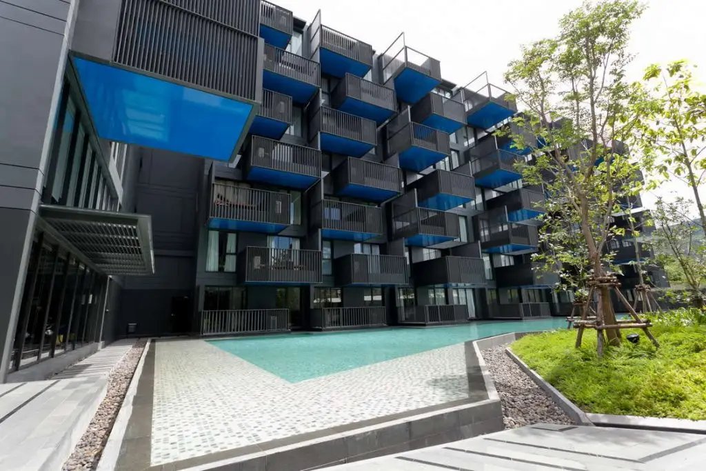 Кату: Апартаменты The Deck Patong Condo