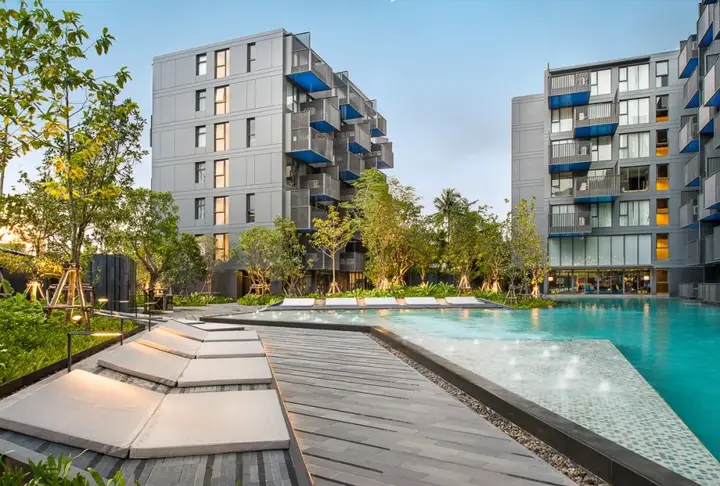 Кату: Апартаменты The Deck Patong Condo