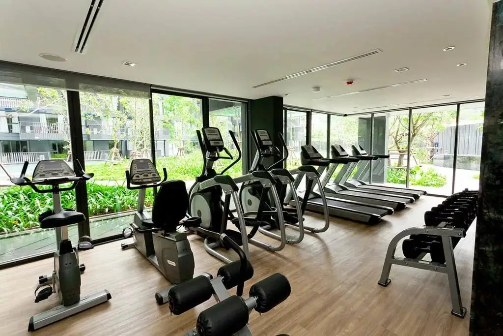 Кату: Апартаменты The Deck Patong Condo