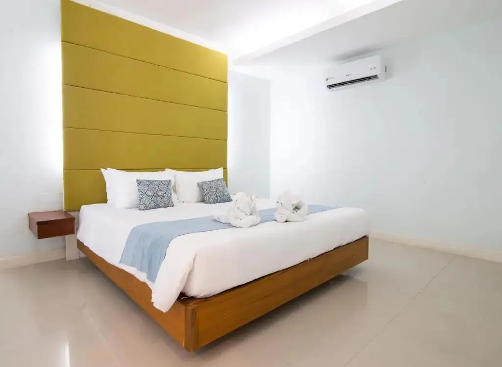 Royal Beach View Suites — фото 1