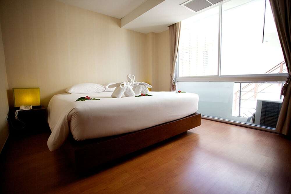 Кату: The Kris Condotel at Patong