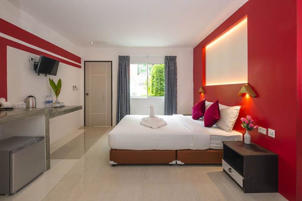 Тхаланг: Modern Resort at Naiyang