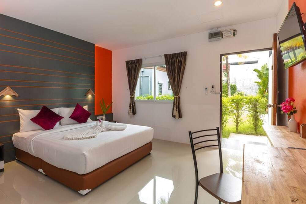 Тхаланг: Modern Resort at Naiyang