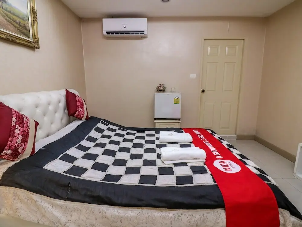 Бангкок: OYO 102 Diamond Residence Silom