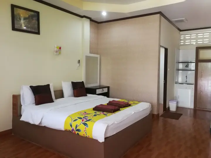 Хатъяй: NJ Hotel