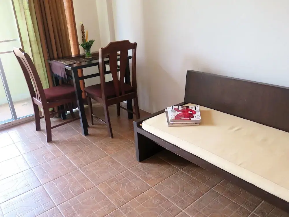 Муанг: Phompassorn Apartment