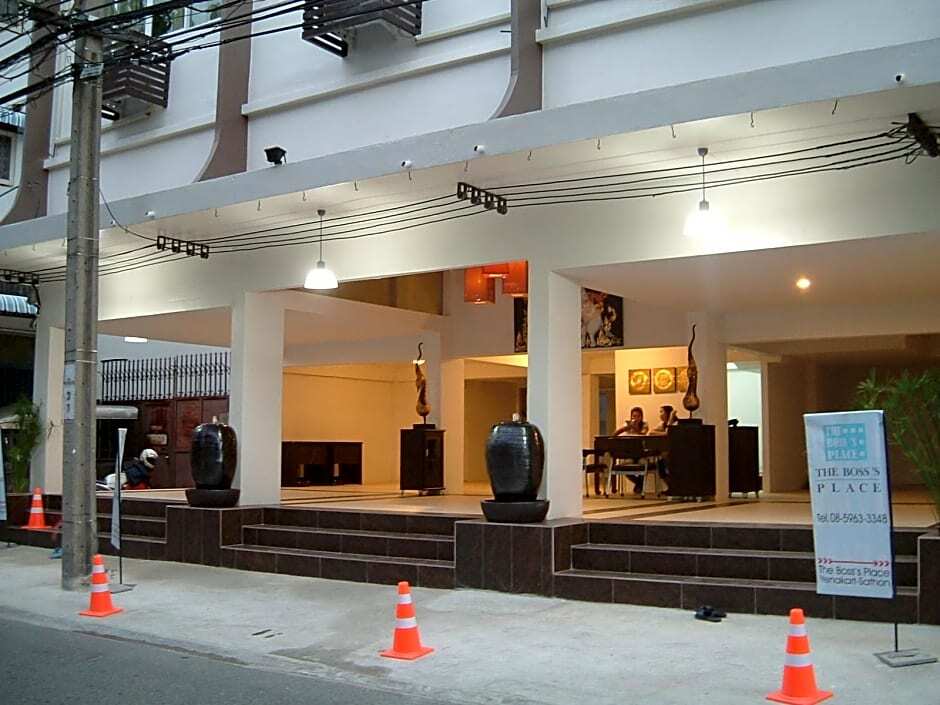 Бангкок: The Boss Sathorn Hotel